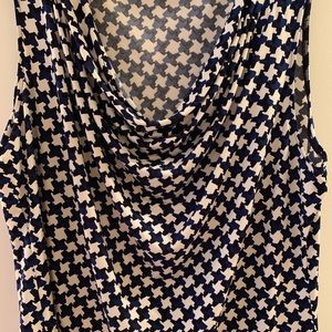 Calvin Klein XL scoop neck shirt